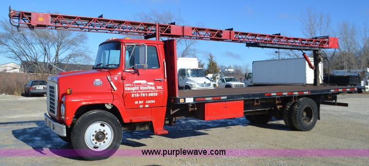 image for item L4636 1984 Ford F700 roofing conveyor truck