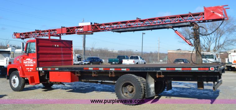 image for item L4636 1984 Ford F700 roofing conveyor truck