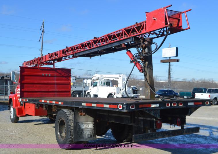 image for item L4636 1984 Ford F700 roofing conveyor truck