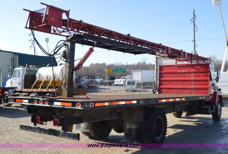 image for item L4636 1984 Ford F700 roofing conveyor truck