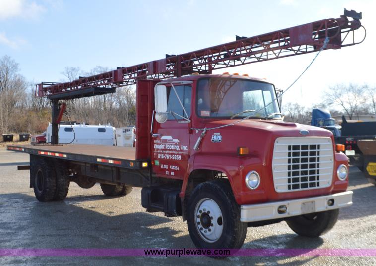 image for item L4636 1984 Ford F700 roofing conveyor truck