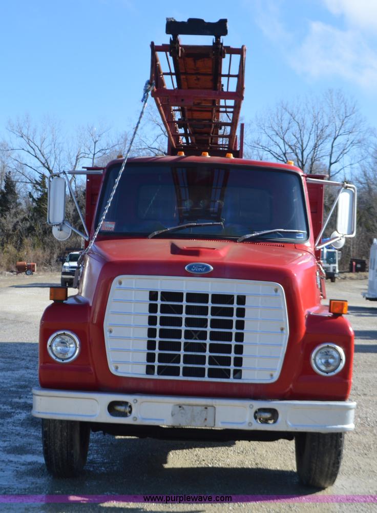 image for item L4636 1984 Ford F700 roofing conveyor truck