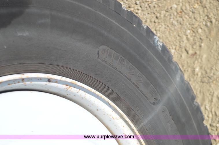 image for item L4636 1984 Ford F700 roofing conveyor truck