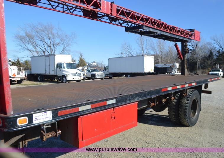 image for item L4636 1984 Ford F700 roofing conveyor truck