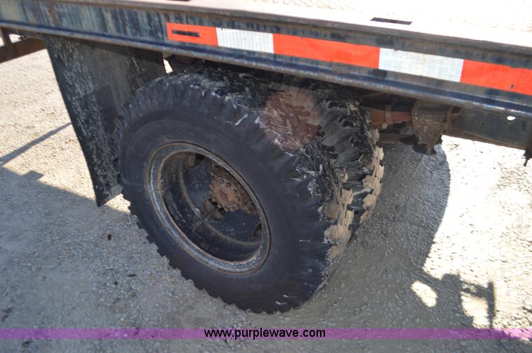 image for item L4636 1984 Ford F700 roofing conveyor truck