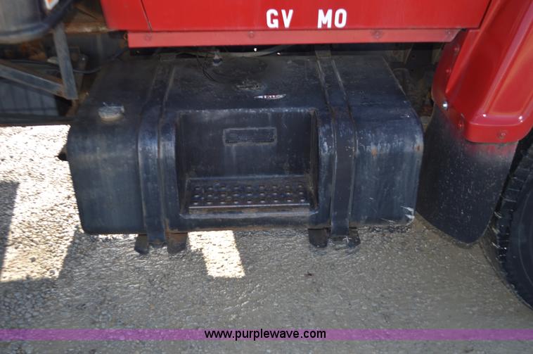 image for item L4636 1984 Ford F700 roofing conveyor truck