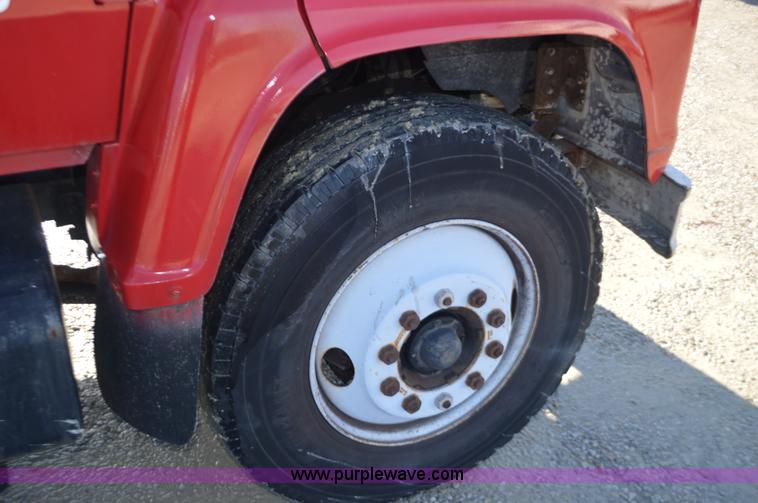 image for item L4636 1984 Ford F700 roofing conveyor truck