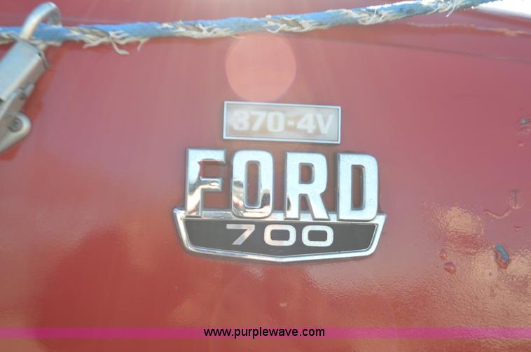 image for item L4636 1984 Ford F700 roofing conveyor truck