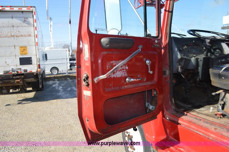 image for item L4636 1984 Ford F700 roofing conveyor truck