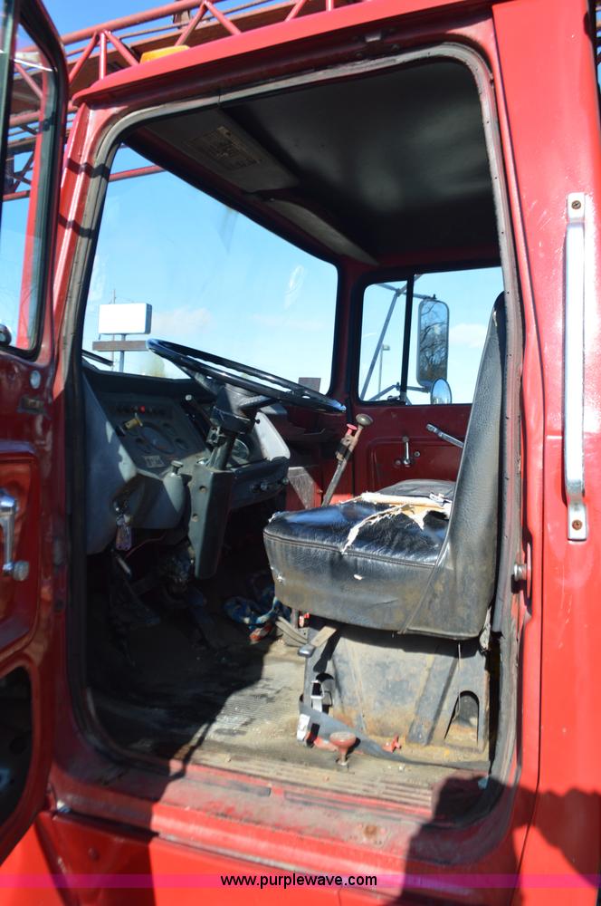 image for item L4636 1984 Ford F700 roofing conveyor truck