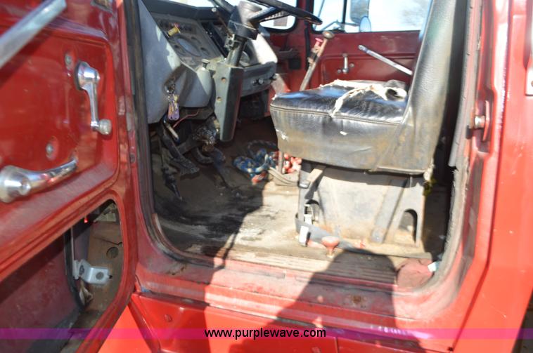 image for item L4636 1984 Ford F700 roofing conveyor truck