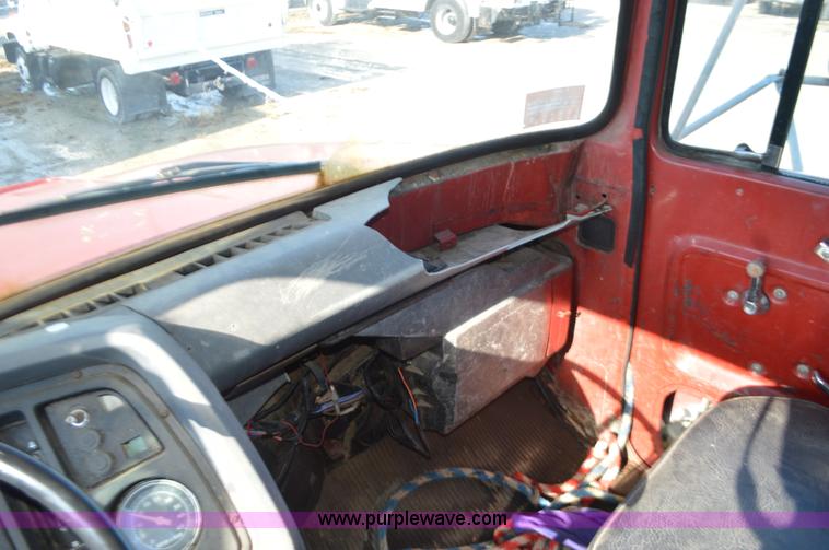 image for item L4636 1984 Ford F700 roofing conveyor truck