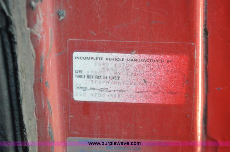 image for item L4636 1984 Ford F700 roofing conveyor truck