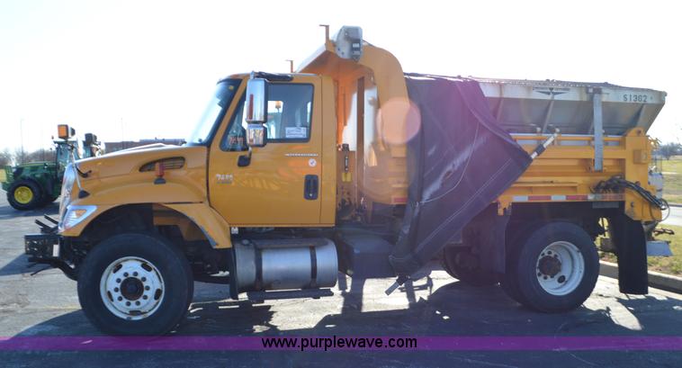image for item L4650 2007 International 7400 dump truck