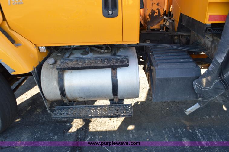 image for item L4650 2007 International 7400 dump truck