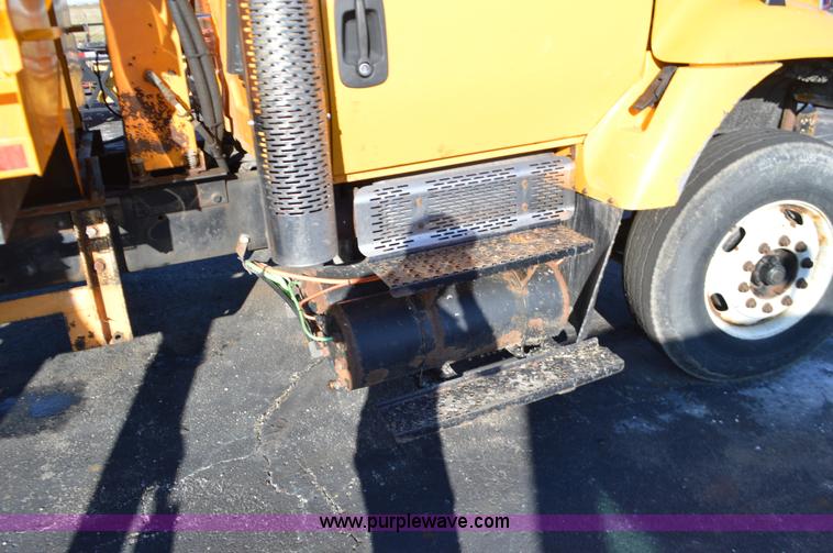 image for item L4650 2007 International 7400 dump truck