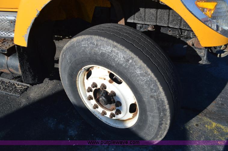 image for item L4650 2007 International 7400 dump truck