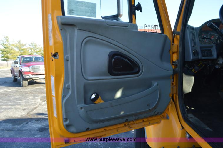 image for item L4650 2007 International 7400 dump truck