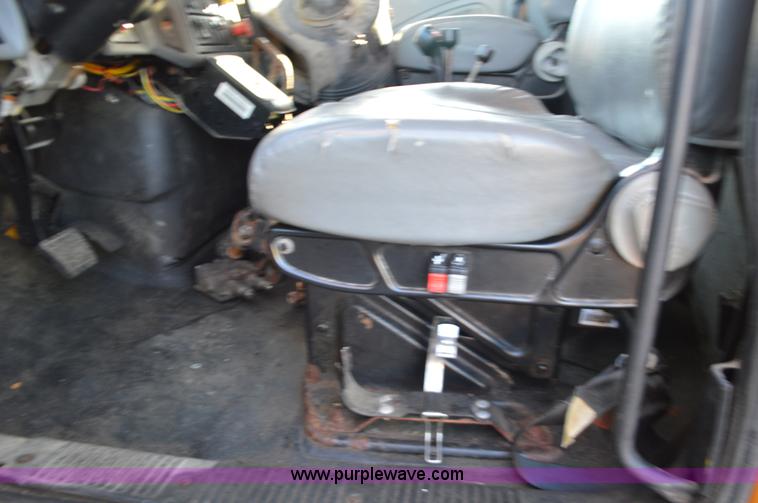 image for item L4650 2007 International 7400 dump truck