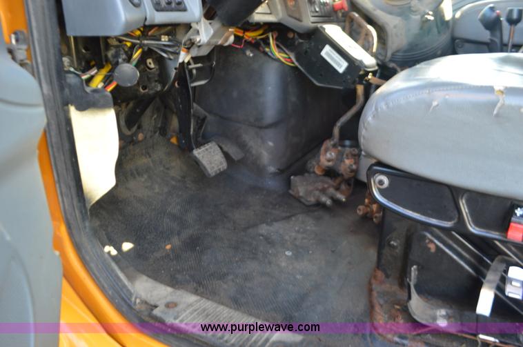 image for item L4650 2007 International 7400 dump truck