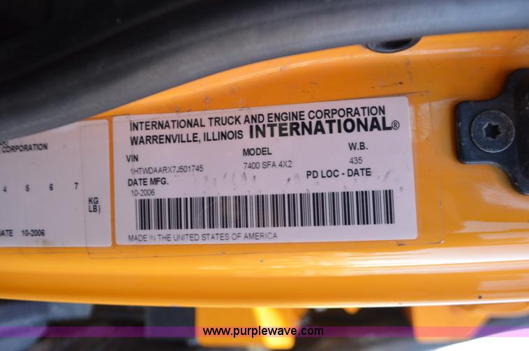 image for item L4650 2007 International 7400 dump truck