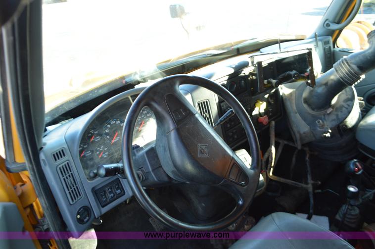 image for item L4650 2007 International 7400 dump truck