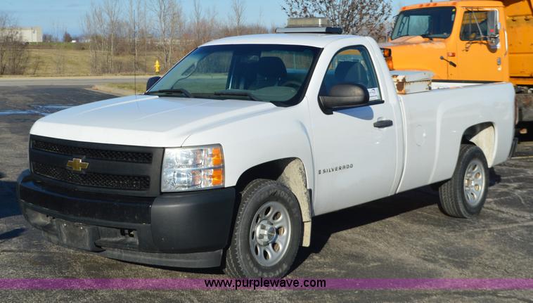 image for item L4655 2008 Chevrolet Silverado 1500 pickup truck