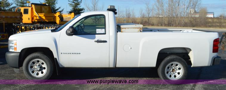 image for item L4655 2008 Chevrolet Silverado 1500 pickup truck