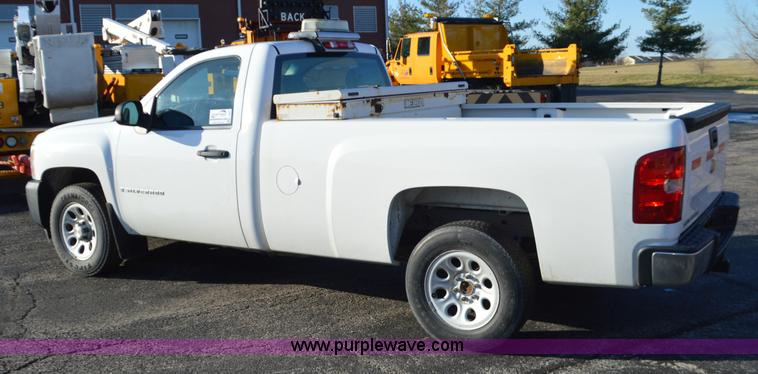 image for item L4655 2008 Chevrolet Silverado 1500 pickup truck