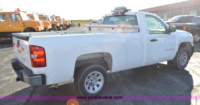 image for item L4655 2008 Chevrolet Silverado 1500 pickup truck