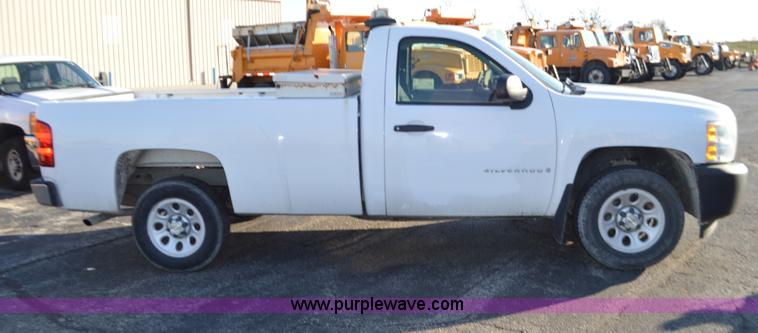 image for item L4655 2008 Chevrolet Silverado 1500 pickup truck