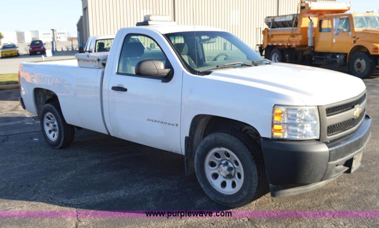 image for item L4655 2008 Chevrolet Silverado 1500 pickup truck