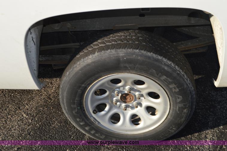 image for item L4655 2008 Chevrolet Silverado 1500 pickup truck