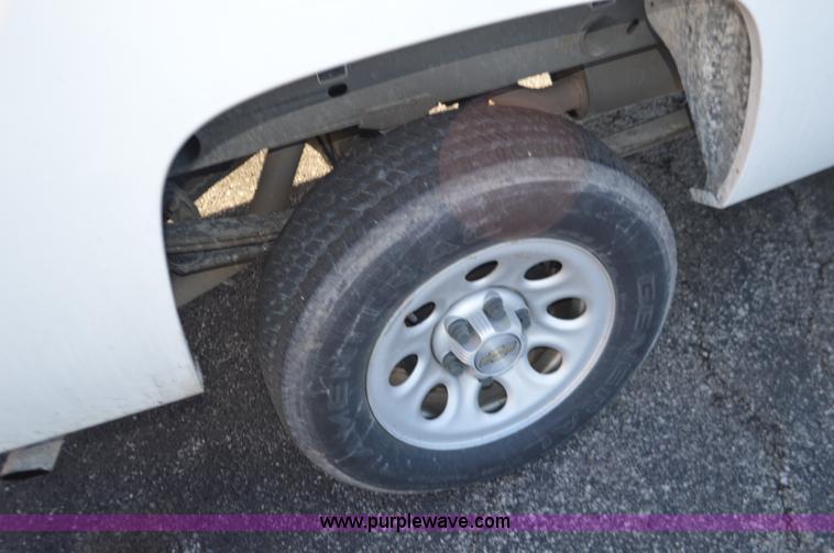 image for item L4655 2008 Chevrolet Silverado 1500 pickup truck