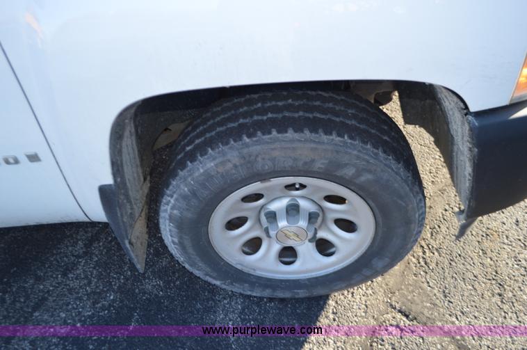 image for item L4655 2008 Chevrolet Silverado 1500 pickup truck