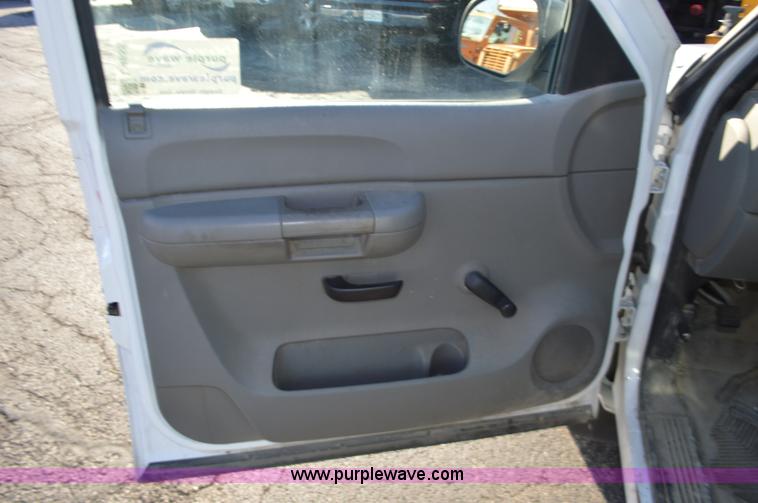 image for item L4655 2008 Chevrolet Silverado 1500 pickup truck