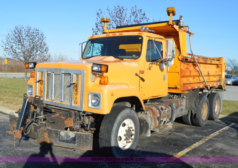 image for item L4656 2002 International F2554 dump truck