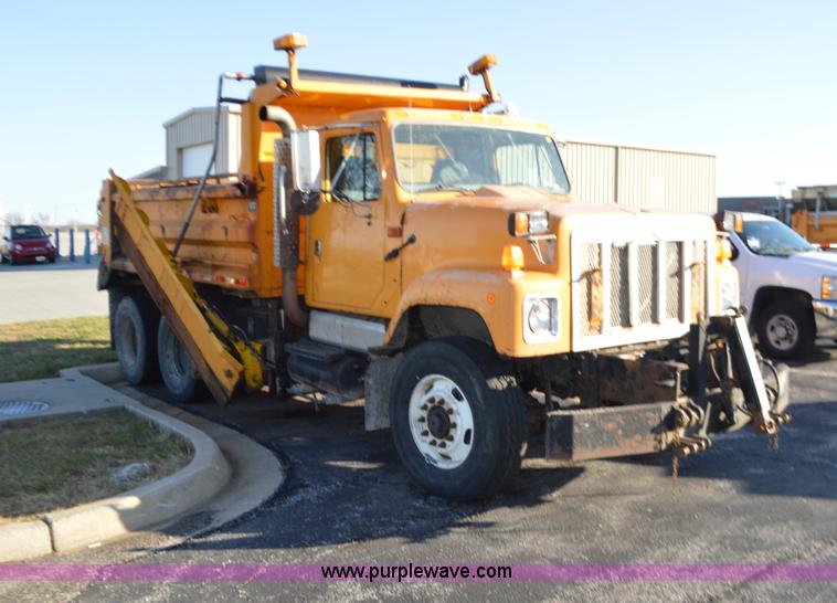 image for item L4656 2002 International F2554 dump truck