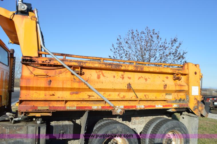 image for item L4656 2002 International F2554 dump truck