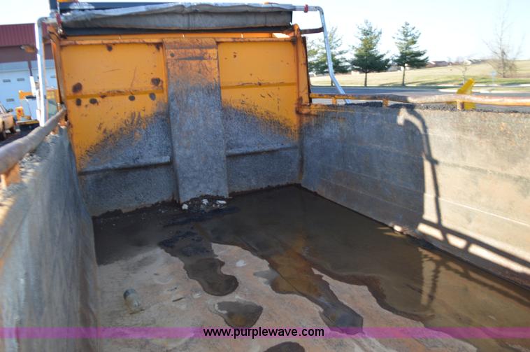 image for item L4656 2002 International F2554 dump truck