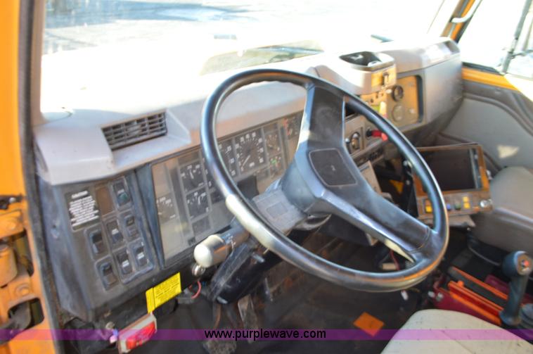 image for item L4656 2002 International F2554 dump truck