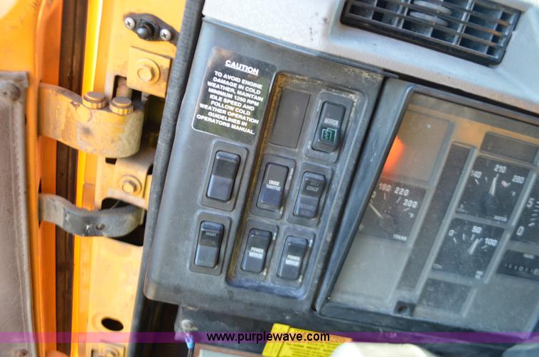 image for item L4656 2002 International F2554 dump truck