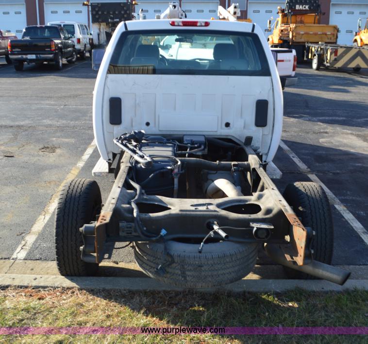 image for item L4657 2009 Chevrolet Silverado 2500HD Crew Cab pickup truck cab and chassis