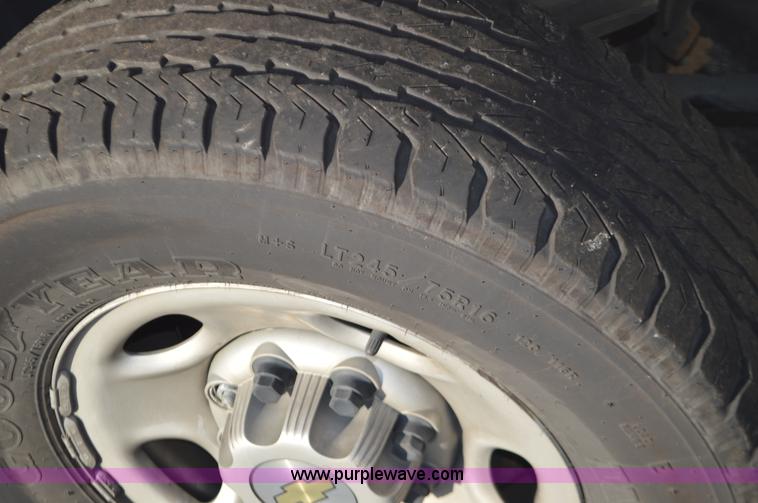 image for item L4657 2009 Chevrolet Silverado 2500HD Crew Cab pickup truck cab and chassis