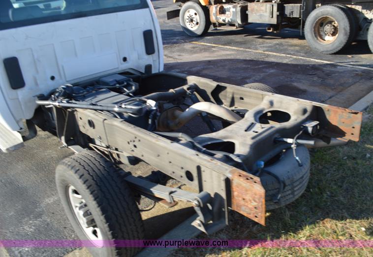 image for item L4657 2009 Chevrolet Silverado 2500HD Crew Cab pickup truck cab and chassis