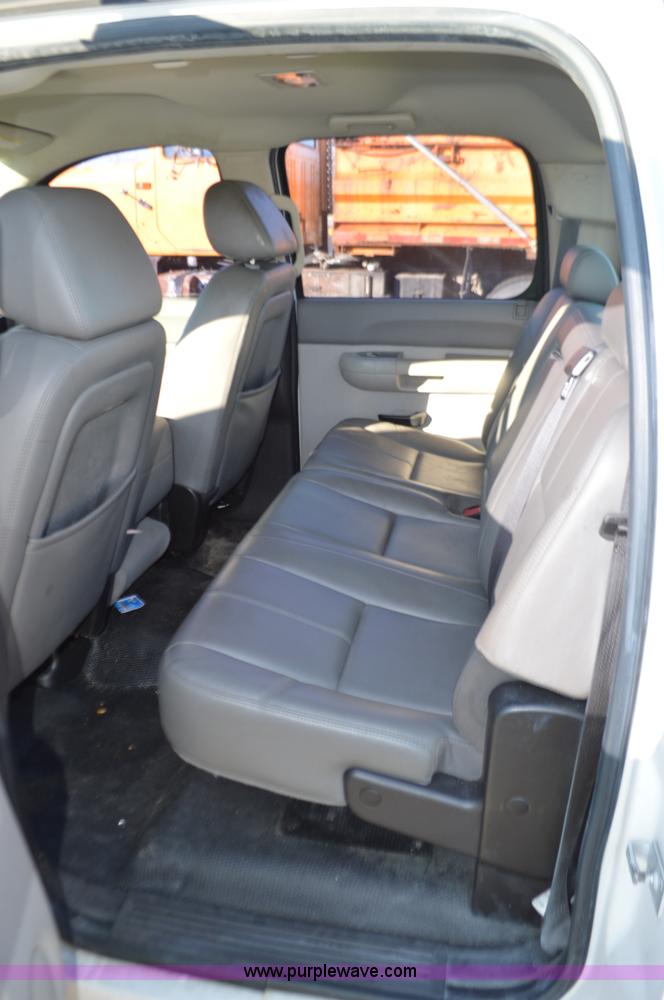 image for item L4657 2009 Chevrolet Silverado 2500HD Crew Cab pickup truck cab and chassis