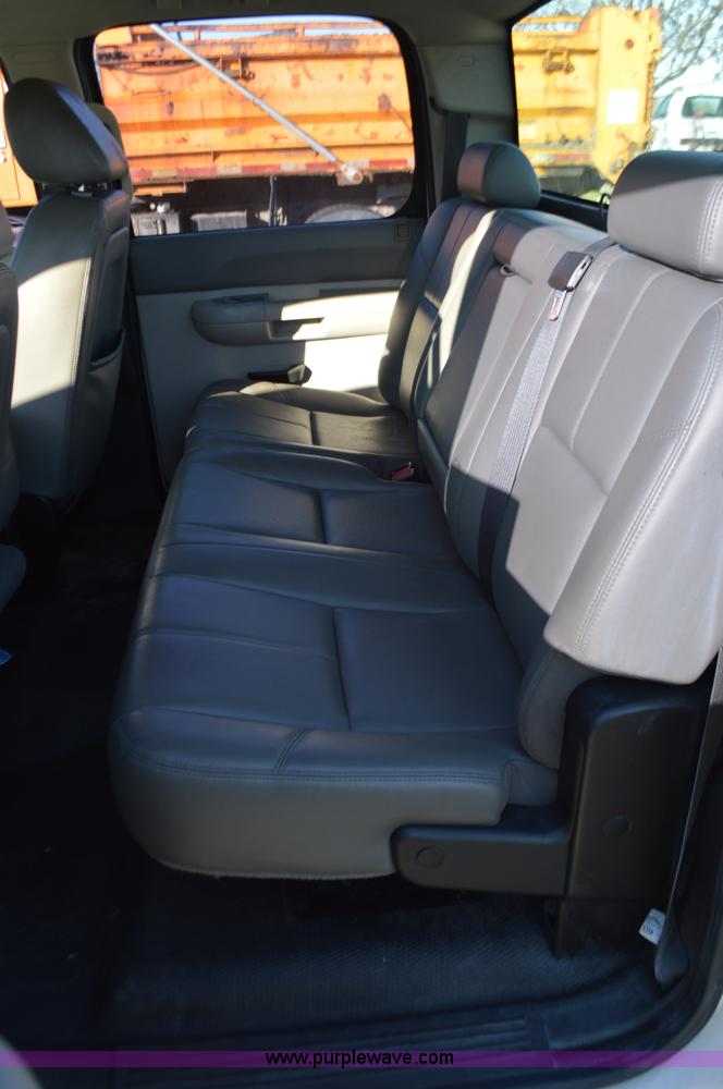 image for item L4657 2009 Chevrolet Silverado 2500HD Crew Cab pickup truck cab and chassis