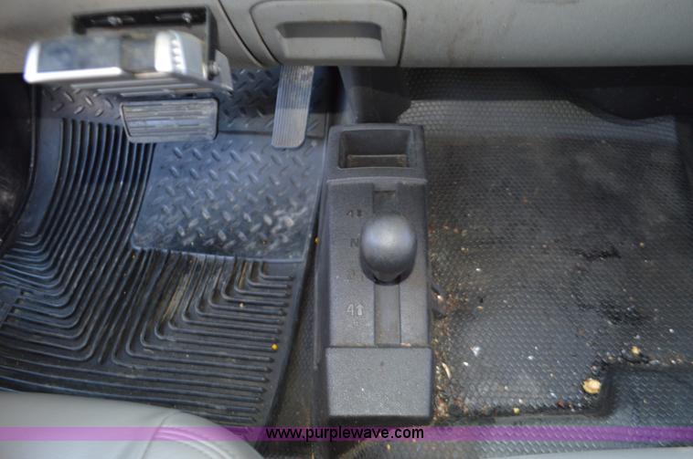 image for item L4657 2009 Chevrolet Silverado 2500HD Crew Cab pickup truck cab and chassis