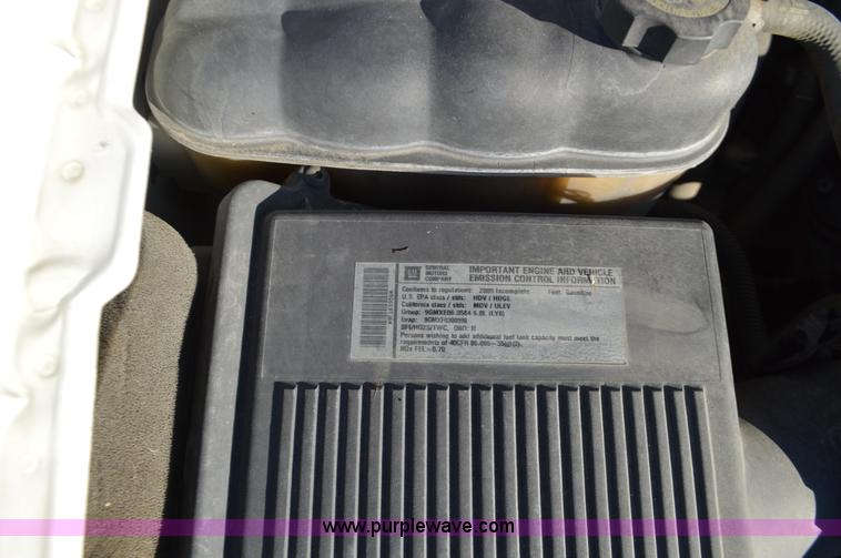 image for item L4657 2009 Chevrolet Silverado 2500HD Crew Cab pickup truck cab and chassis