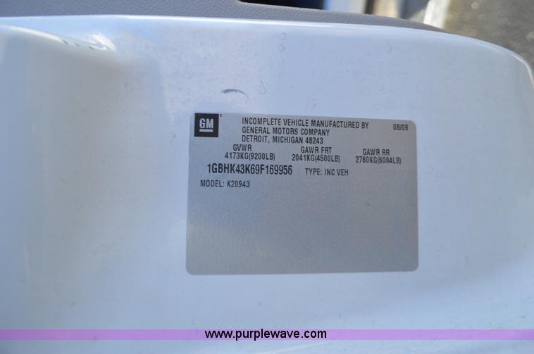 image for item L4657 2009 Chevrolet Silverado 2500HD Crew Cab pickup truck cab and chassis